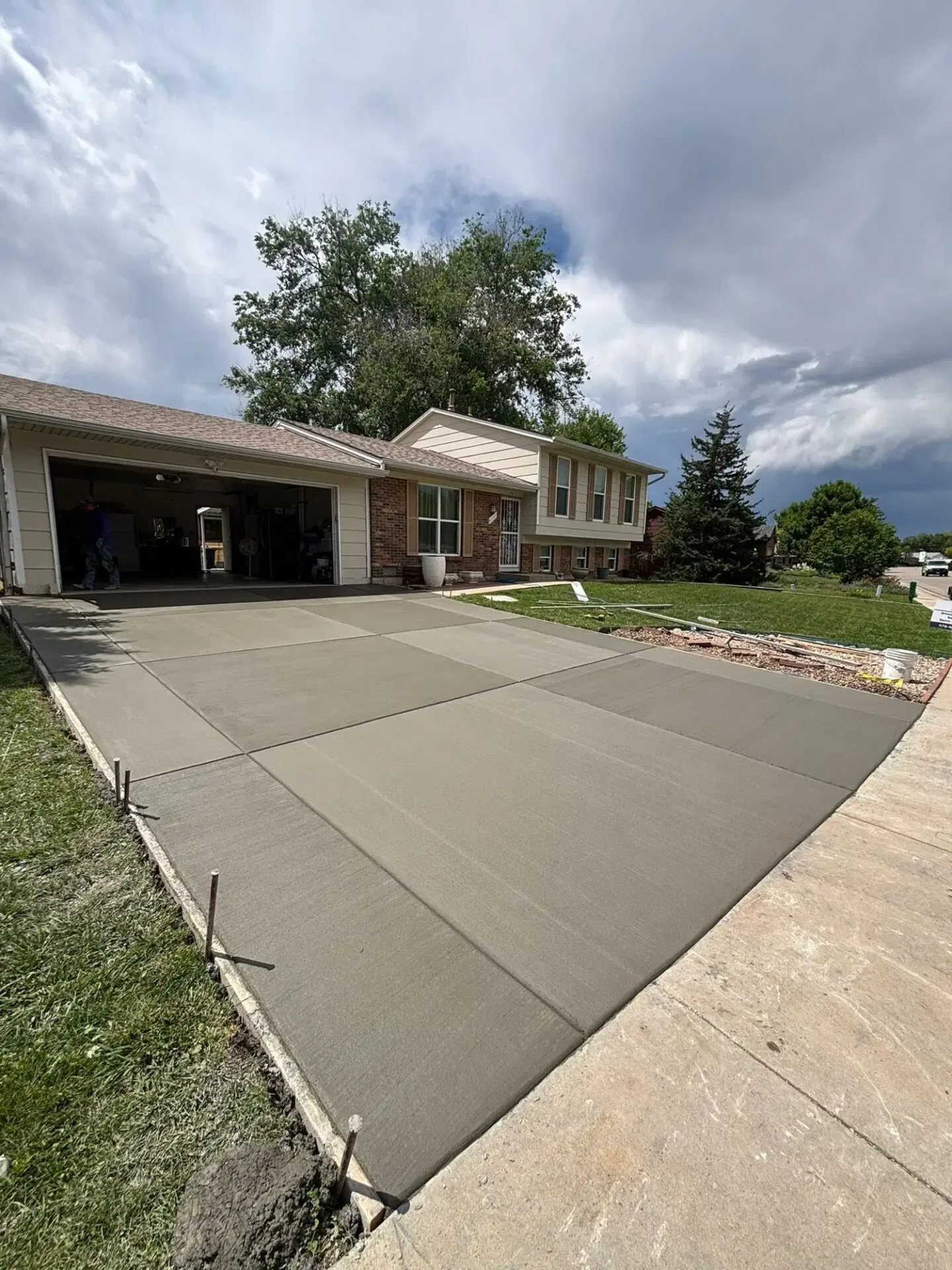 New broom finished concrete driveway installed by Hugo’s Concrete on Hinsdale Drive in Fort Collins