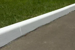 Straight Curb - Hugo's Concrete